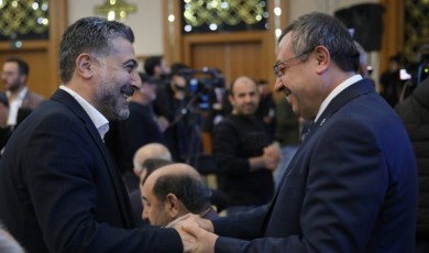 AK Parti'de Yeni Başkan Vefa, Eski Başkan Kriz Dedi!