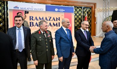 Malatya Valisi Seddar Yavuz Vatandaşlarla Bayramlaştı!