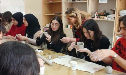 Malatya’da Tıpçılar Sanat Merkezinde Seramik İle Buluştu