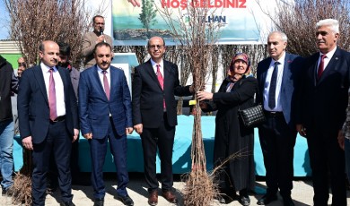Yeşilyurt Belediyesi 44 Bin Adet Meyve Fidanı Dağıttı!