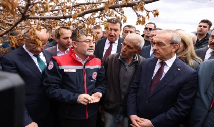 Bakan Yumaklı’dan Malatya Kayısı Üreticilerine Şok Açıklama!