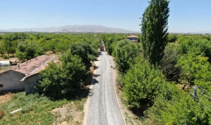 Malatya Büyükşehir Belediyesi Bir Mahallenin Yolunu Daha Yaptı