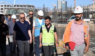 Malatya Valisi Seddar Yavuz Pazar Tatil Dinlemiyor Çalışıyor!