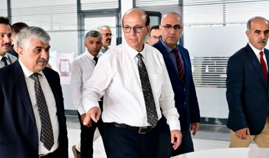 Başkan Geçit, O Mahallede Yapılacak Olan Kütüphane Alanını İnceledi