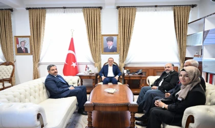 Rektör Recep Bentli’nin Kafasına Güneş Geçti!