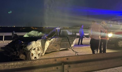 Malatya'da Bariyerlere Çarpan Araçtan 4 Kişi Yaralı Çıktı!