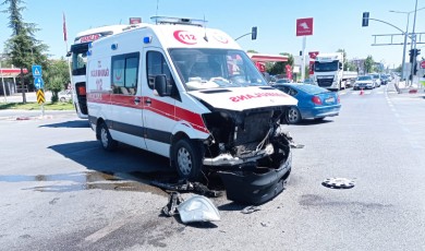 Malatya'da Kaza Yerine Giden Ambulans Kaza Yaptı!