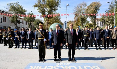 Rektör 29 Ekim Cumhuriyet Bayramı Protokolüne Katılmadı!