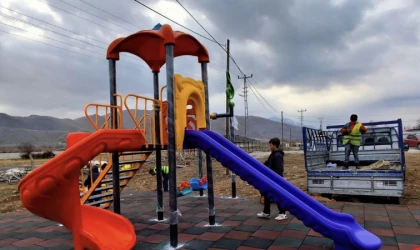 Doğanşehir Belediyesi’nden Güzelköy’e Çocuk Parkı