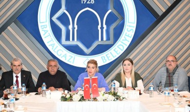 Milletvekili Ölmeztoprak Muhtarlarla Bir Araya Geldi