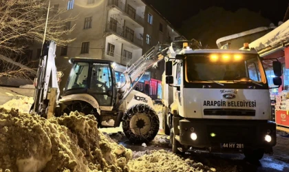 Arapgir Belediyesi Gece Mesaisini Sürdüyor!