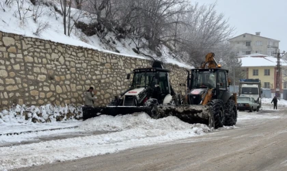 Arapgir’de Kar Temizliği Devam Ediyor
