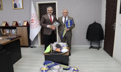Eleştirilen Müdür Kendini Düzeltti! Alkışı Kaptı!