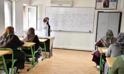 Topsöğüt’te Kursiyerler Belgelerini Aldı