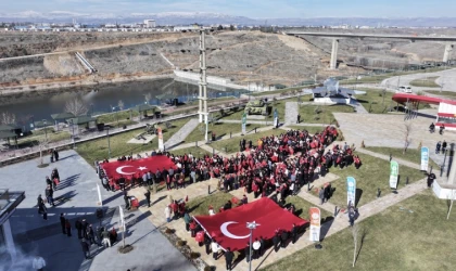 Yeşilyurt’ta “Tek Bayrak, Tek Vatan” Gençlik Bayrak Yürüyüşü