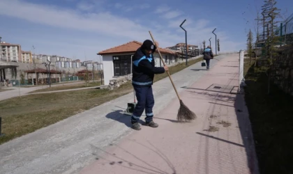 Battalgazi Belediyesi Derme Deresi Civarında Temizlik Yaptı