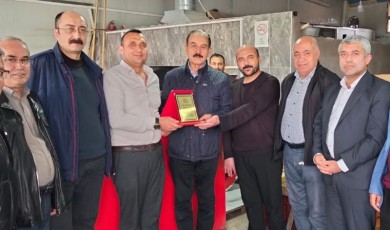 Madalyon Şevket ve Saz Ekibi Yeni Ama Bayat Bir Şov'a İmza Attı