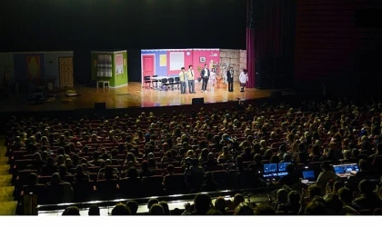Gençlerden rock konseri ve tiyatro