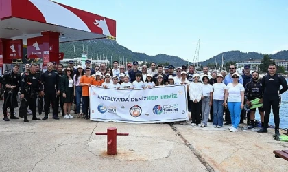 Kemer’de deniz dibi temizliği