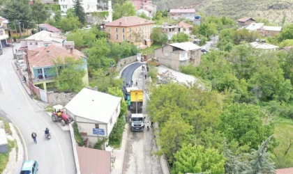 Malatya Büyükşehir Belediyesi Pütürge’de O Yolu Asfaltladı