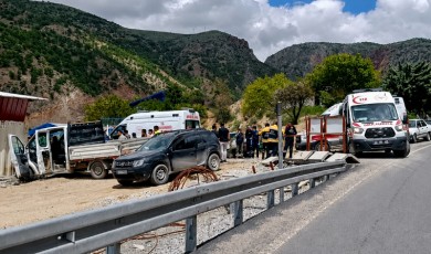 Malatya’da Kamyonet Şantiyeye Girdi: 3 Yaralı