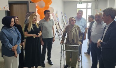 Depremde Uzvunu Kaybetti, Sanattan Vazgeçmedi