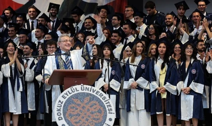 DEÜ Tıp Fakültesi’nde 48. Dönem Mezuniyet Coşkusu Yaşandı