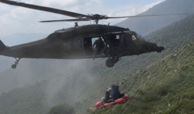 Mahsur Kalan Vatandaş Askeri Helikopterle Kurtarıldı