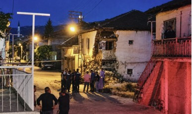 Çökme Riski Oluşan Kerpiç Ev Tahliye Edildi