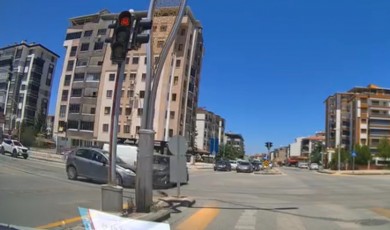 Kavşaktaki Kaza Kameraya Yansıdı