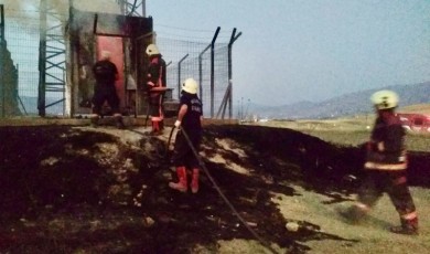 Malatya-Elazığ Yolundaki Baz İstasyonunda Yangın Çıktı