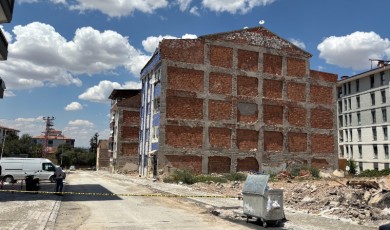 Malatya'da Bir Binada Yıkım Tehlikesi Oluştu