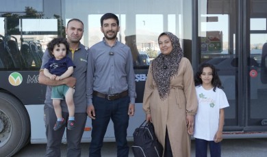 Otobüste Unutulan Ziynet Eşyası Dolu Çanta Sahibine Teslim Edildi