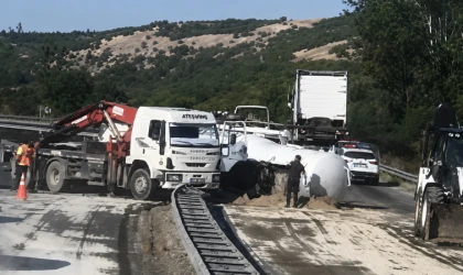 Yakıt Tankeri Devrildi, Kara Yolunda Önlem Alındı
