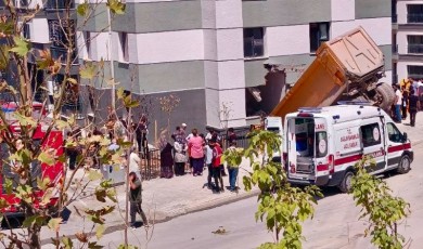 Freni Boşalan Hafriyat Kamyonu TOKİ konutlarına Girdi