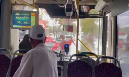 Malatya’da Otobüs Şoförü’nün Bayrak Hassasiyeti!