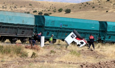 Malatya'da Yük Treni Kamyona Çarptı!