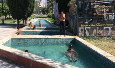Malatya'daki Çocuklarda "Abe Ne Yapak Sıcaktır" Modasına Katıldı