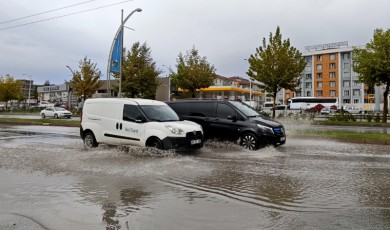 Malatya’da Sağanak Etkili Oldu! Yollarda Su Birikintileri Oluştu
