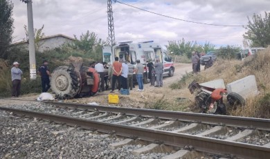 Malatya’da Yük Treni Traktöre Çarptı: 1 Yaralı