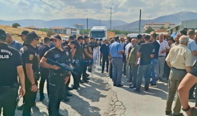 Ölümlü Kazanın Ardından Halk Yola İndi: “Daha Kaç Can Gidecek?”