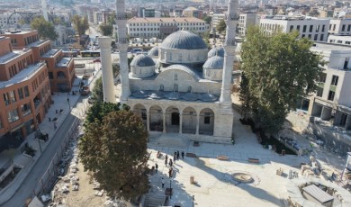 Şemsiye Sokak ve Yeni Cami Ay Sonunda Açılıyor